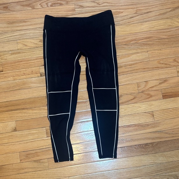 ALO Yoga Other - ALO Yoga Black Leggings with White Trim